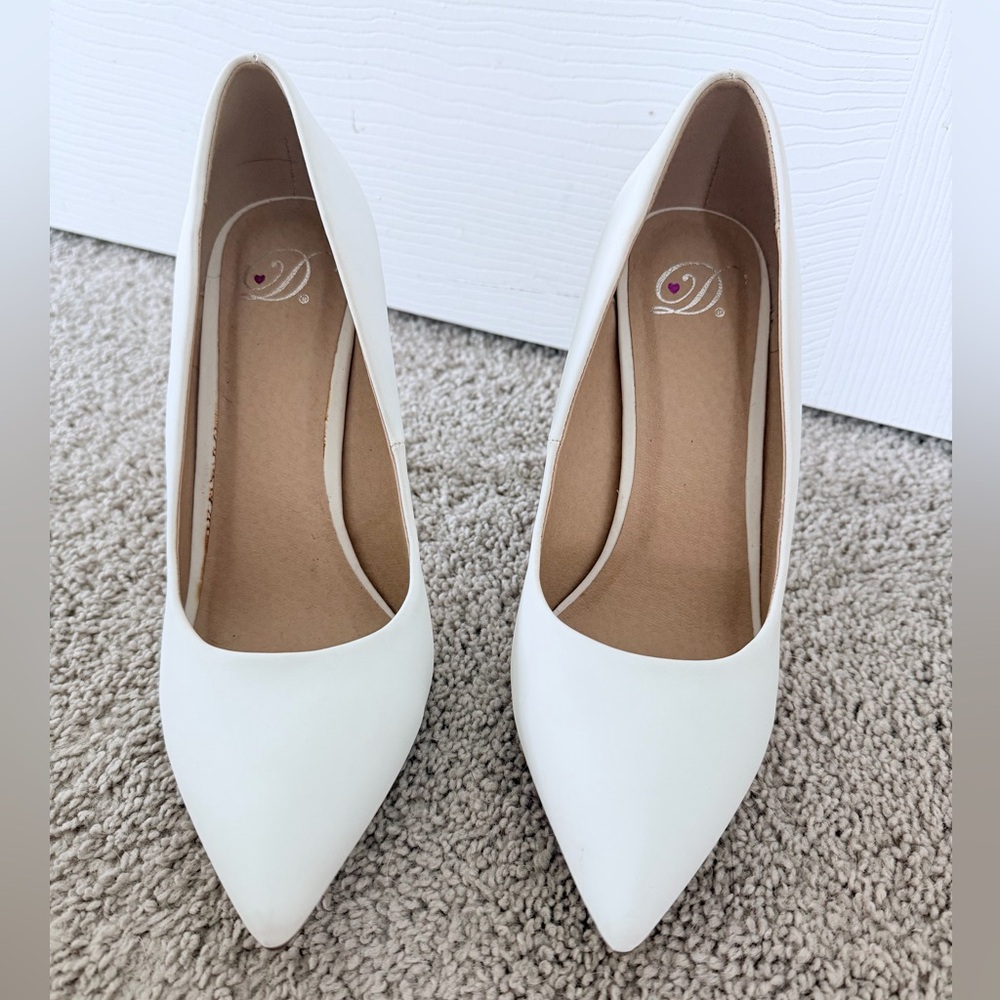 New Women's White Pointed Toe Heels